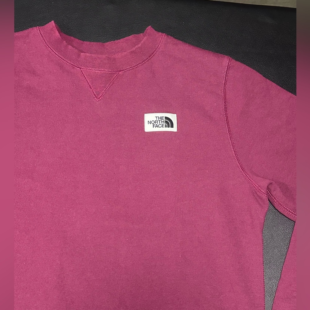 The North Face Burgundy Crewneck Sweatshirt Women’s Medium Cozy Essentials 🍂 - Picture 3 of 7